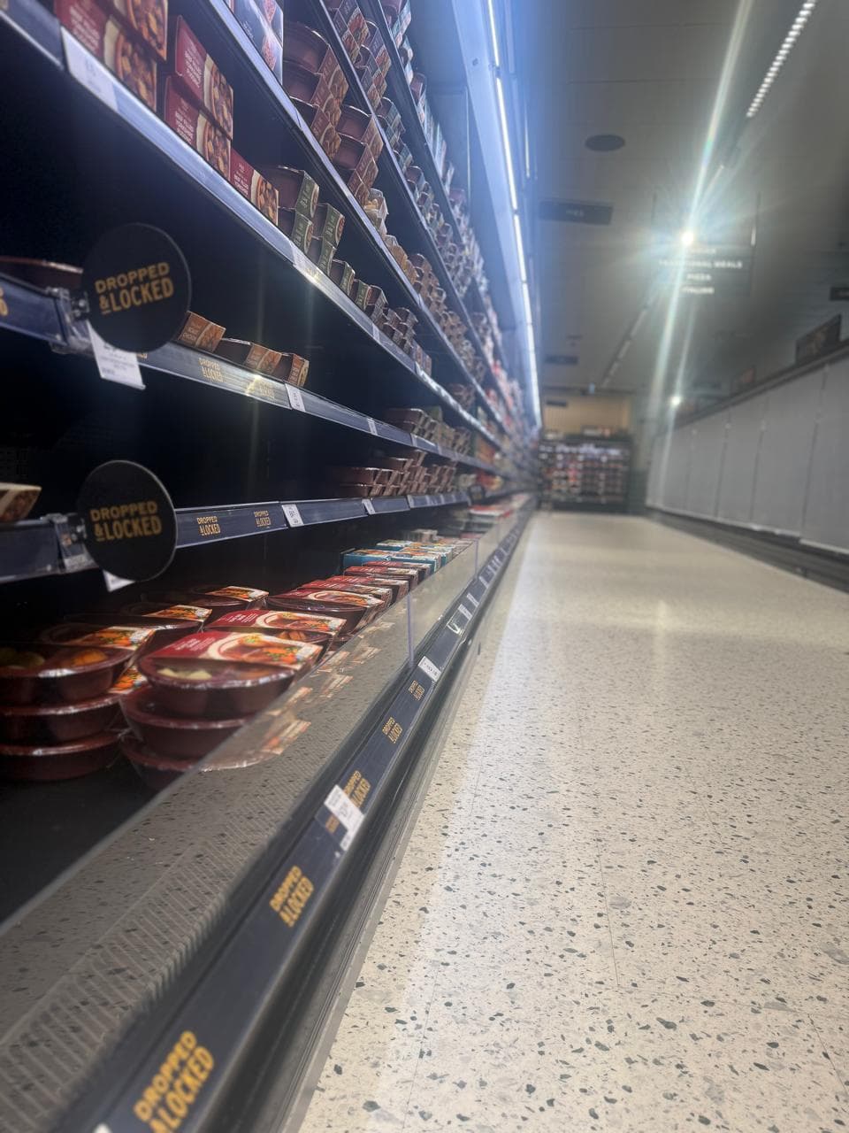 Commercial chilled display refrigeration